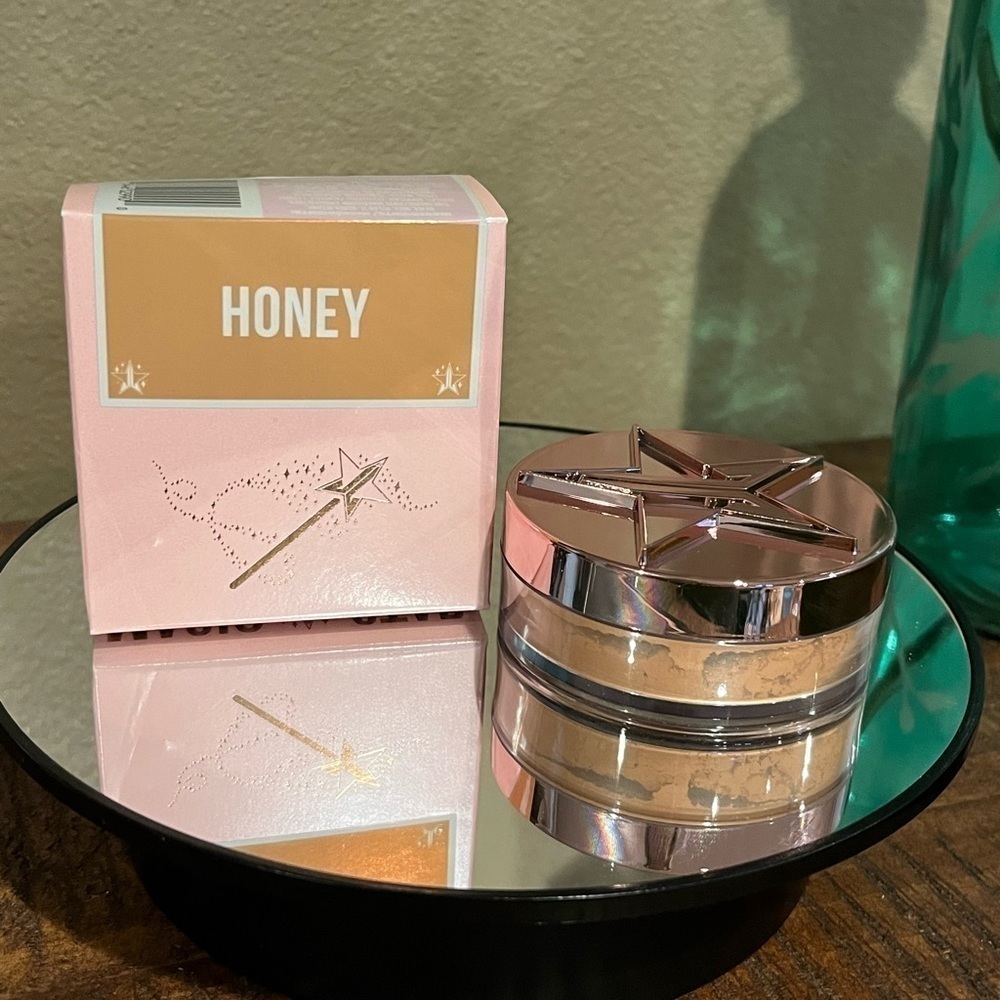 Jeffree Star Luminous Setting Powder, in shade Honey, NEW!